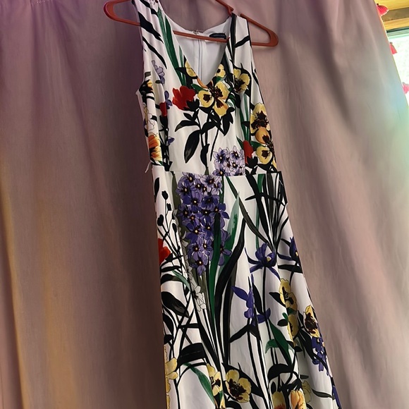NWT Tommy Hilfiger Floral Dress - Picture 2 of 6